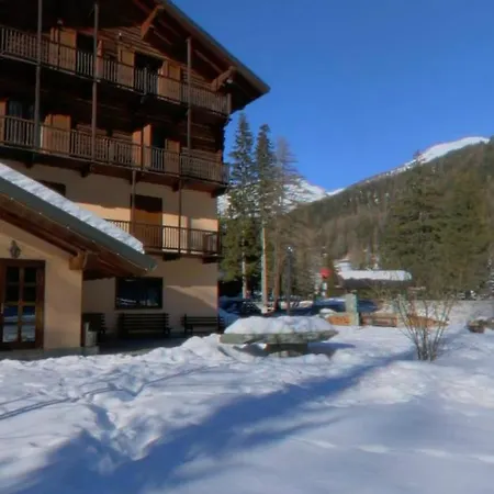 Hotel Charmant Petit 3*